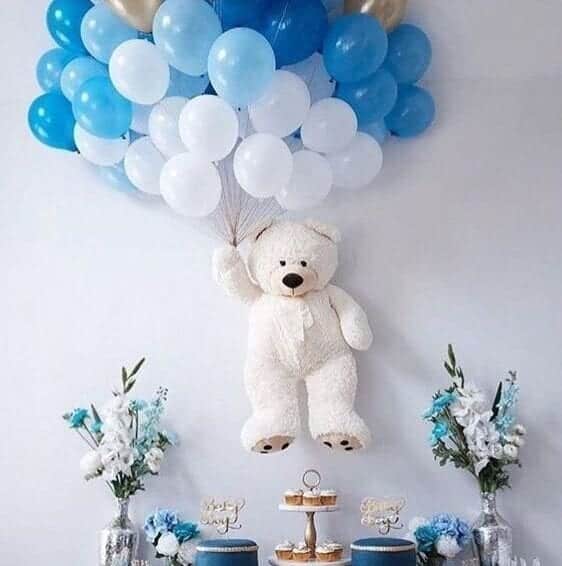 bear with balloons